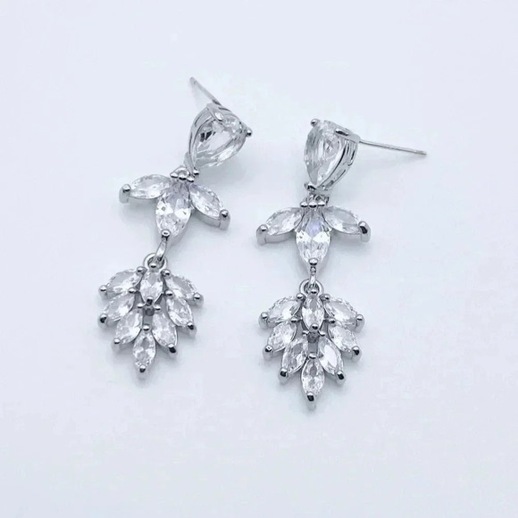 Joliet Jewelry - Dangle Earrings with star studs | Woman Jewelry | Bride Earrings